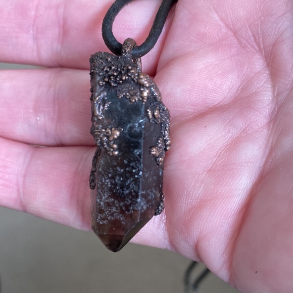 🖤DARK SMOKY🖤electroformed beauty! 1.5” long. Almost black smoky. GORGEOUS 🖤🔥 - Picture 4 of 16